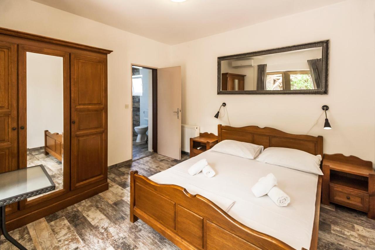 Apartments & Rooms Strcic Petra Đảo Krk Ngoại thất bức ảnh