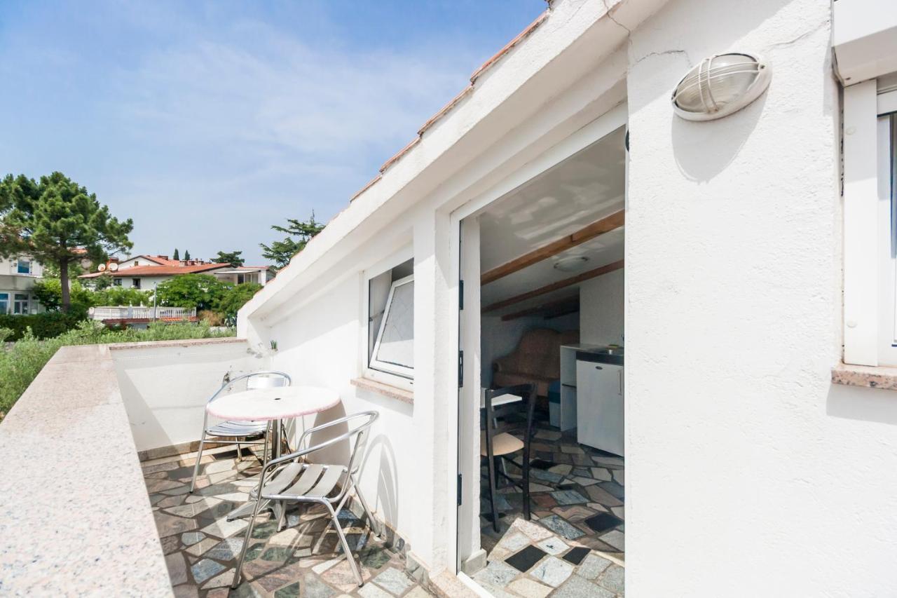 Apartments & Rooms Strcic Petra Đảo Krk Ngoại thất bức ảnh