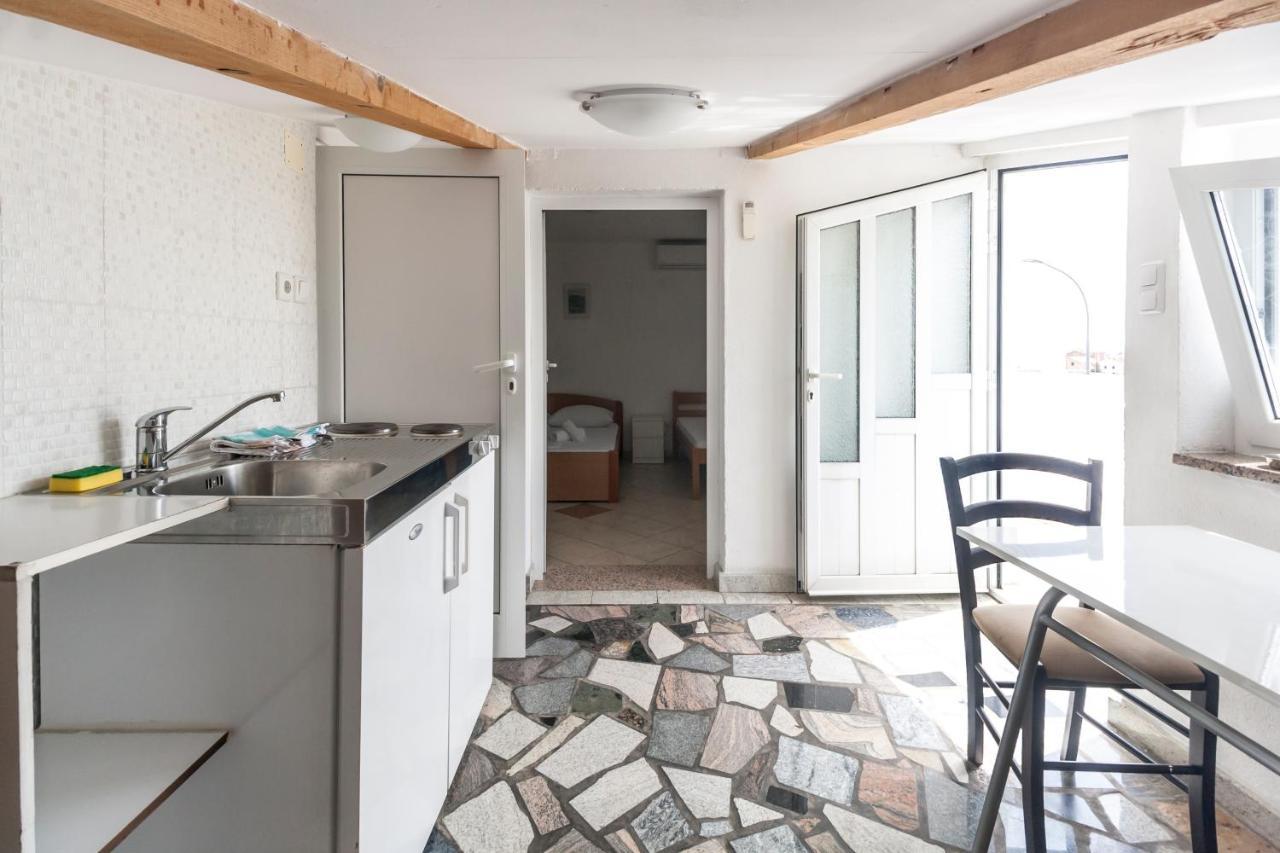 Apartments & Rooms Strcic Petra Đảo Krk Ngoại thất bức ảnh