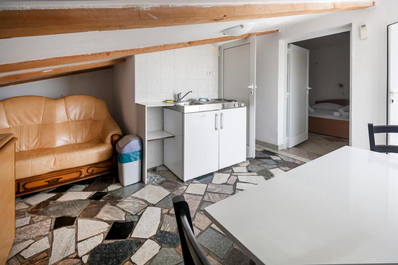 Apartments & Rooms Strcic Petra Đảo Krk Ngoại thất bức ảnh
