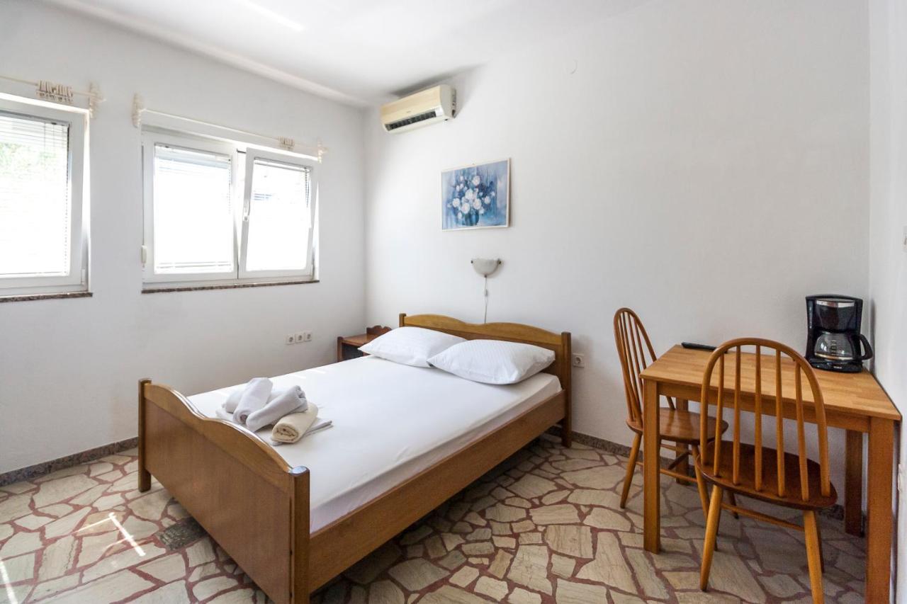 Apartments & Rooms Strcic Petra Đảo Krk Ngoại thất bức ảnh