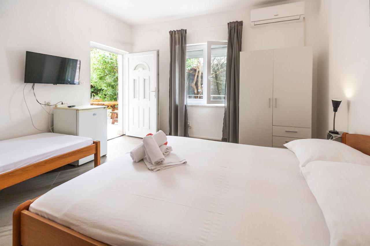 Apartments & Rooms Strcic Petra Đảo Krk Ngoại thất bức ảnh