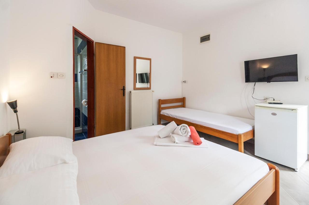 Apartments & Rooms Strcic Petra Đảo Krk Ngoại thất bức ảnh