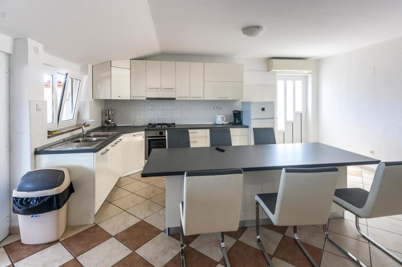 Apartments & Rooms Strcic Petra Đảo Krk Ngoại thất bức ảnh