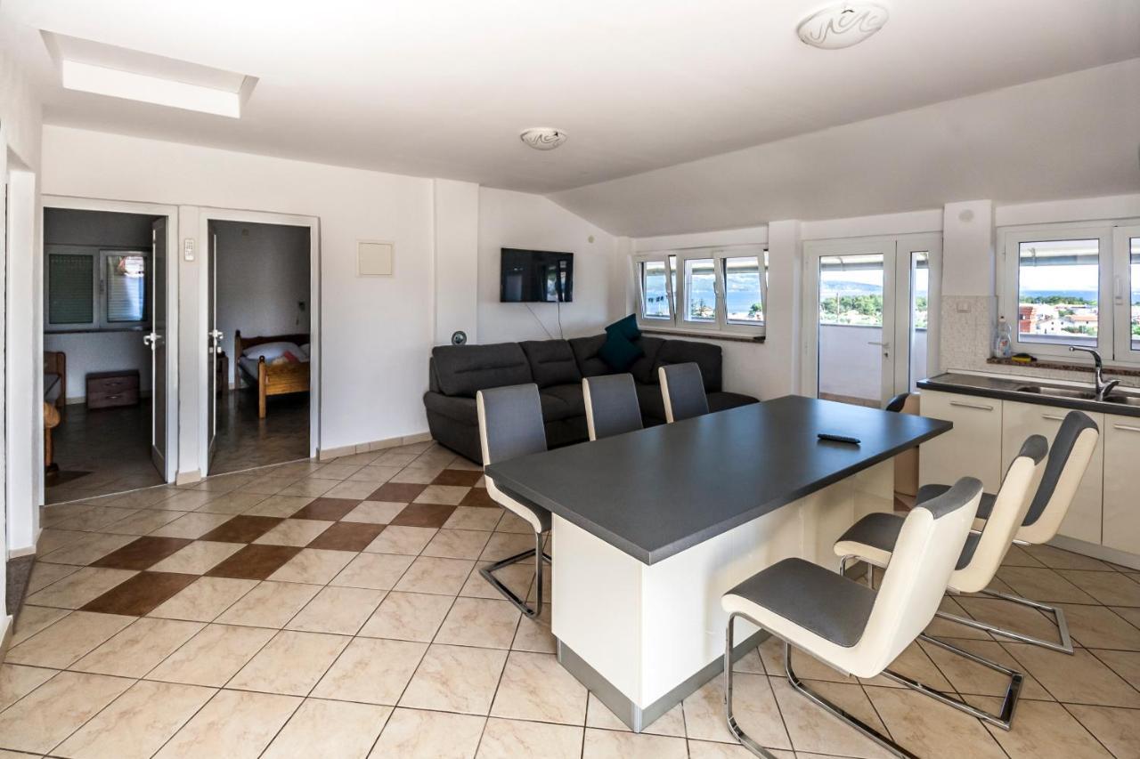 Apartments & Rooms Strcic Petra Đảo Krk Ngoại thất bức ảnh