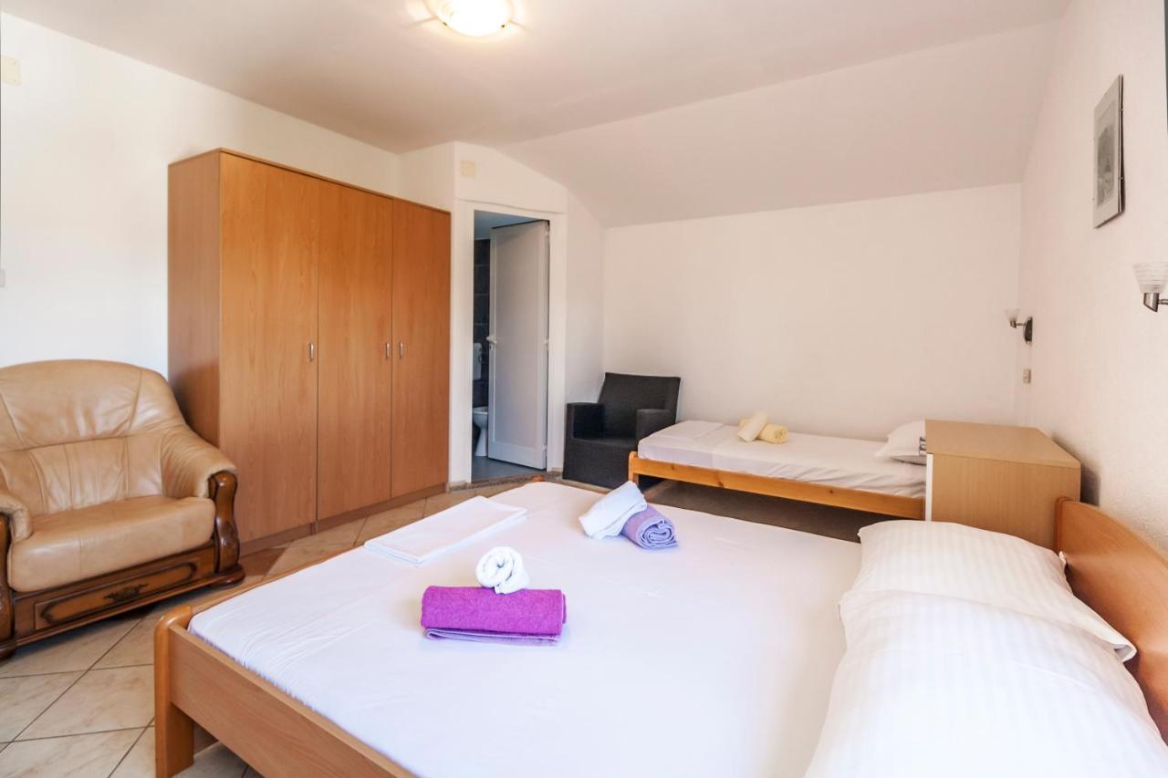Apartments & Rooms Strcic Petra Đảo Krk Ngoại thất bức ảnh