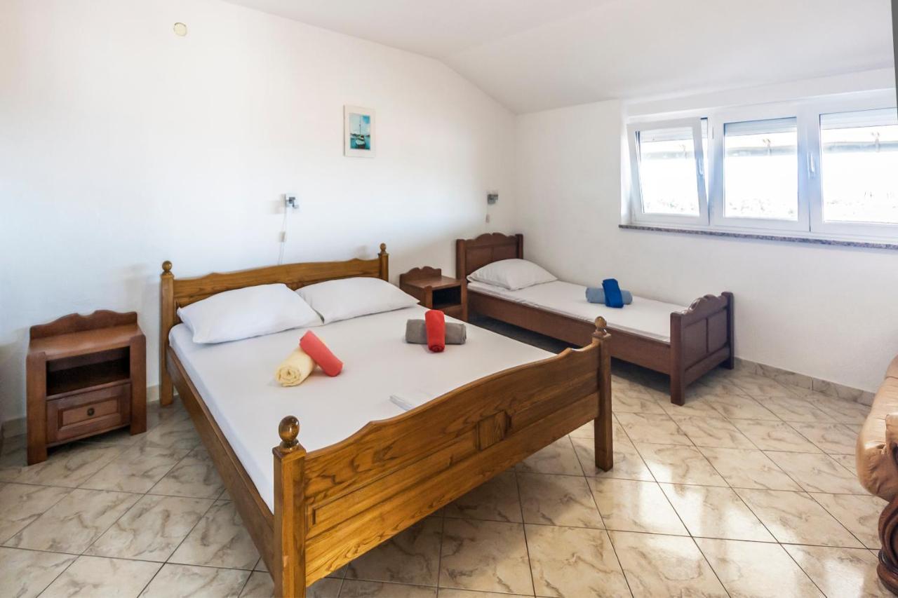 Apartments & Rooms Strcic Petra Đảo Krk Ngoại thất bức ảnh