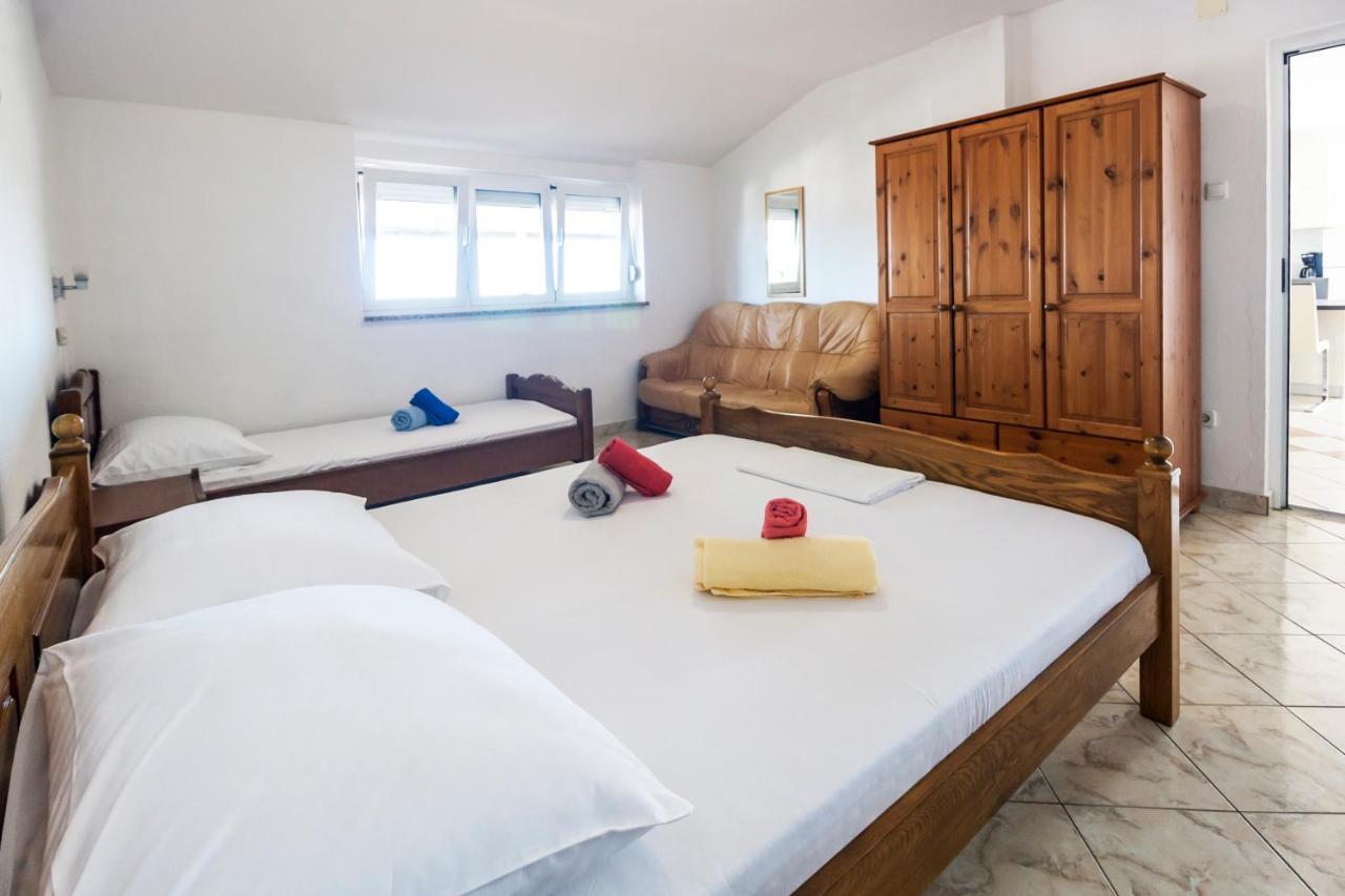 Apartments & Rooms Strcic Petra Đảo Krk Ngoại thất bức ảnh